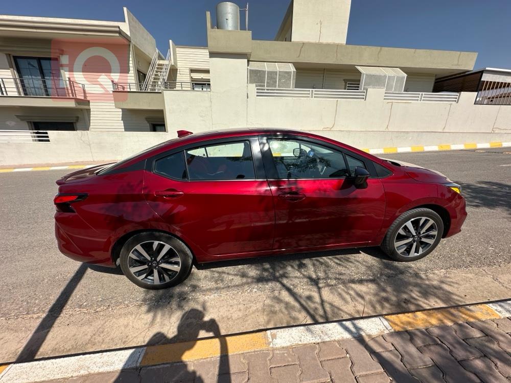 نيسان فيرسا